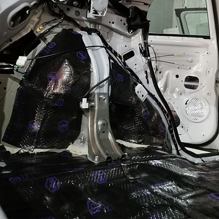 Вибродемпфирующий материал Bimast Bomb Premium (0,75х0,47, гофроящик + пленка)