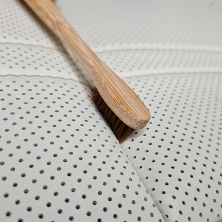 Щетка для чистки швов (Leather Brush for Seams) / Le Tech
